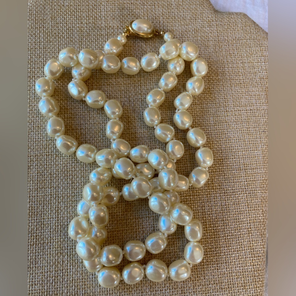 Glass Faux Pearls Hand Knotted Vintage Necklace Push Clasp - Picture 4 of 5